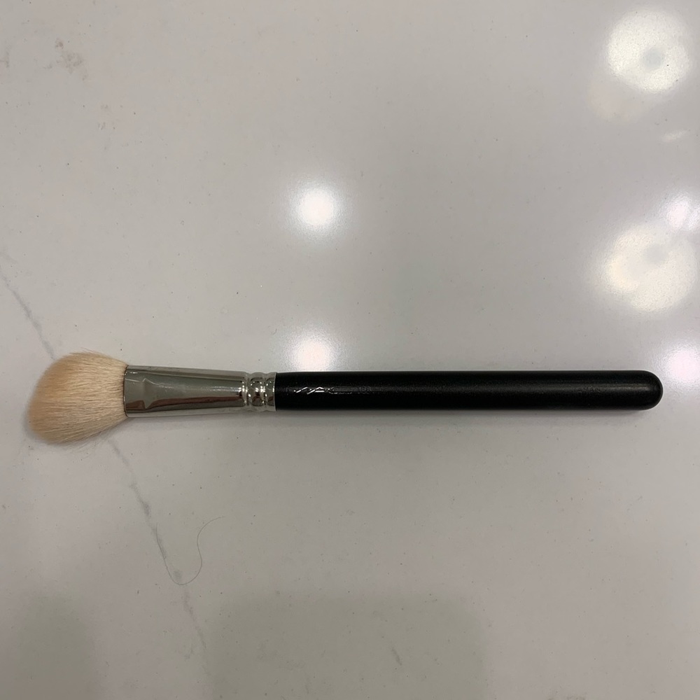 MAC blush brush #168